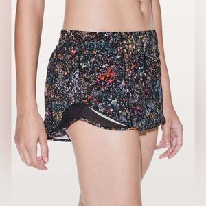 Lululemon Hotty Hot Short I| *2.5" in Flowerescent Multi / Black